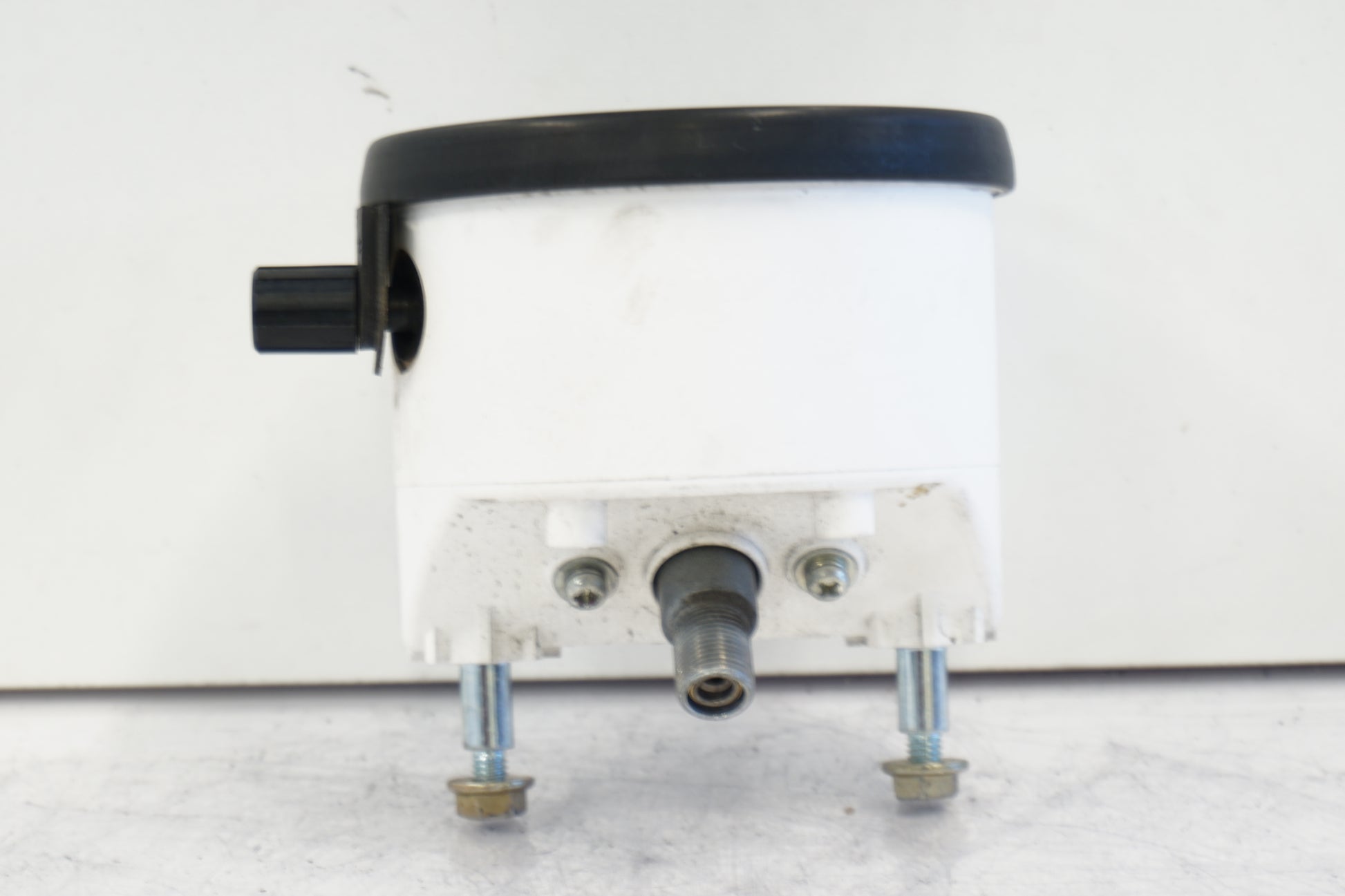 Baksidan på Hastighetsmätare från en BMW R 1100 GS -1998 motorcykel.