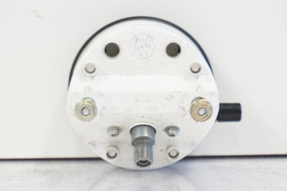 Snett nerifrån på Hastighetsmätare från en BMW R 1100 GS -1998 motorcykel.