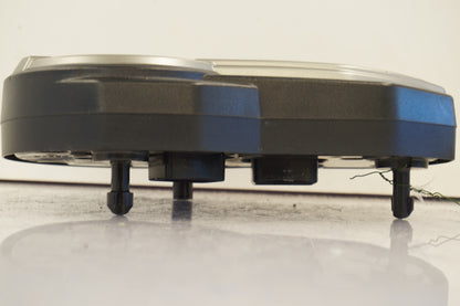 Vänster sida på Instrumentpanel från en Triumph Tiger -2012 motorcykel.