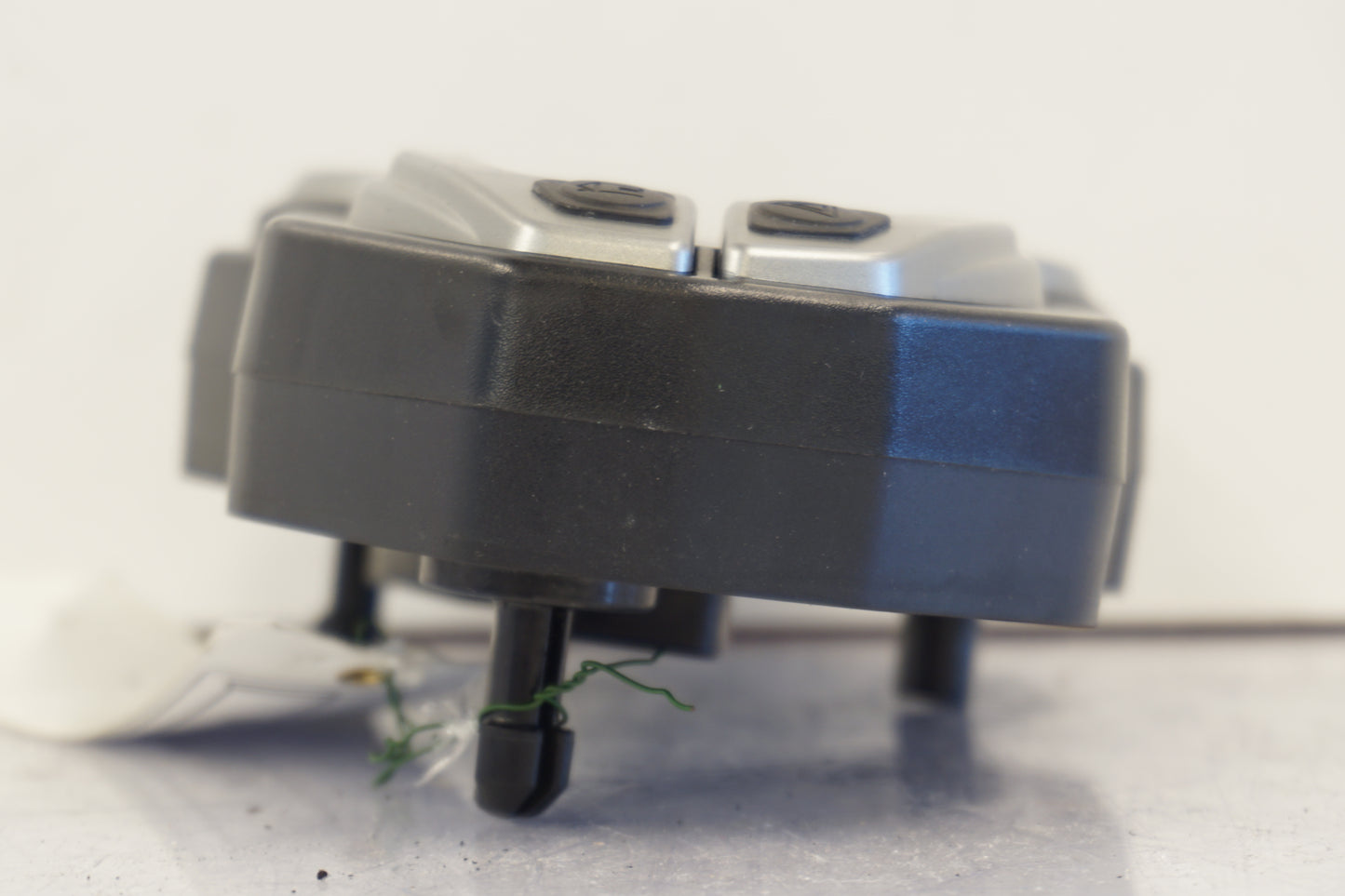 Snett uppifrån på Instrumentpanel från en Triumph Tiger -2012 motorcykel.