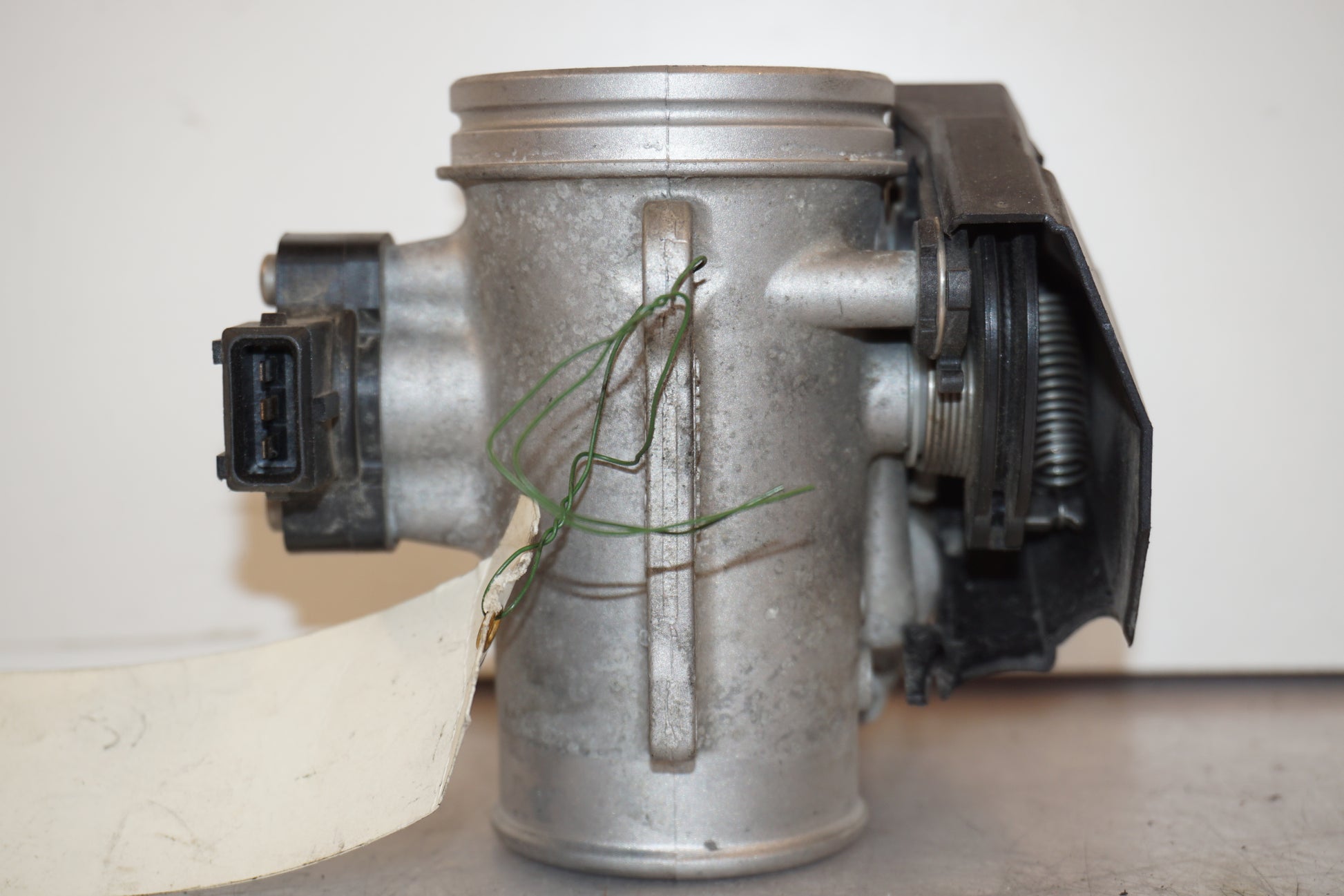 Baksidan på Spjällhus från en BMW R 1200 RT -2011 motorcykel.