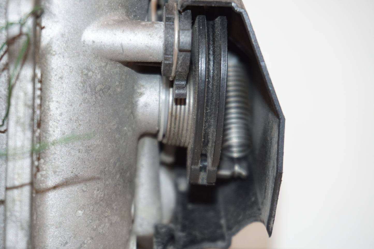 Höger sida på Spjällhus från en BMW R 1200 RT -2011 motorcykel.