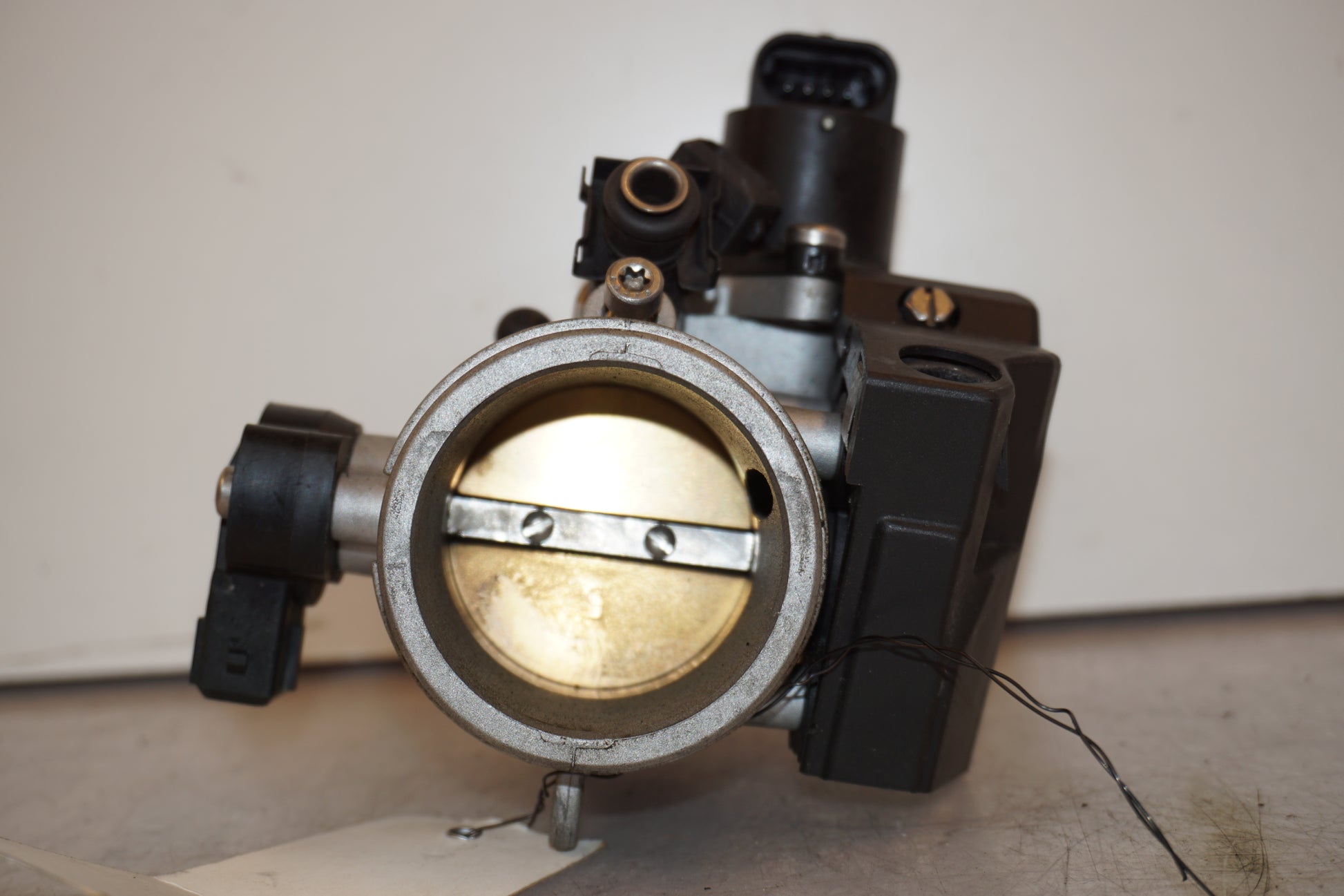 Extrabild1 på Spjällhus från en BMW R 1200 R -2007 motorcykel.