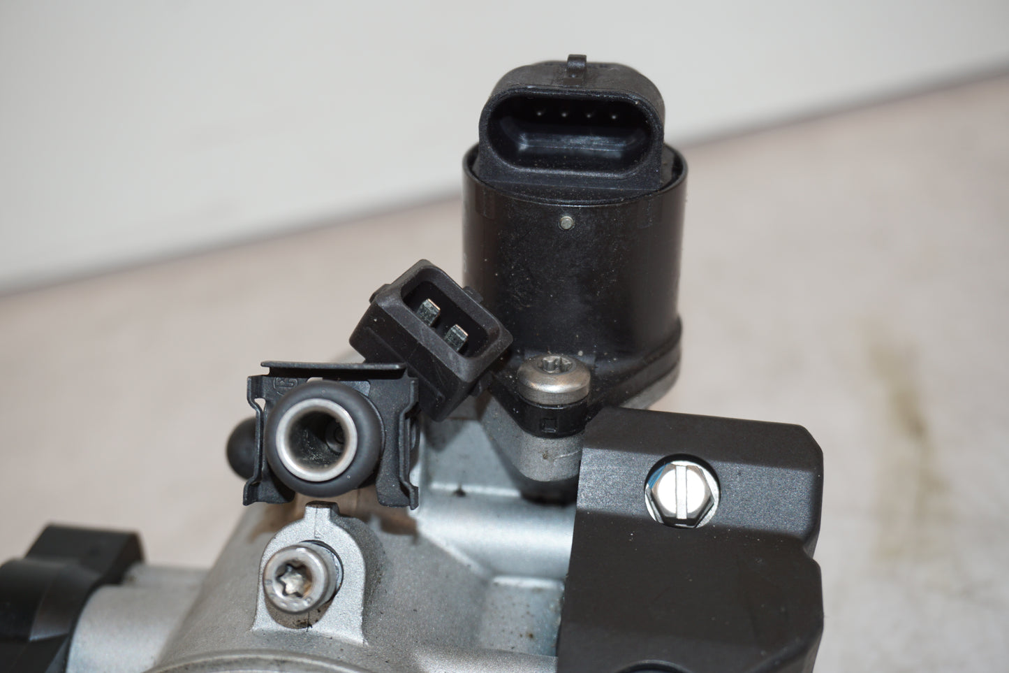 Extrabild2 på Spjällhus från en BMW R 1200 R -2007 motorcykel.