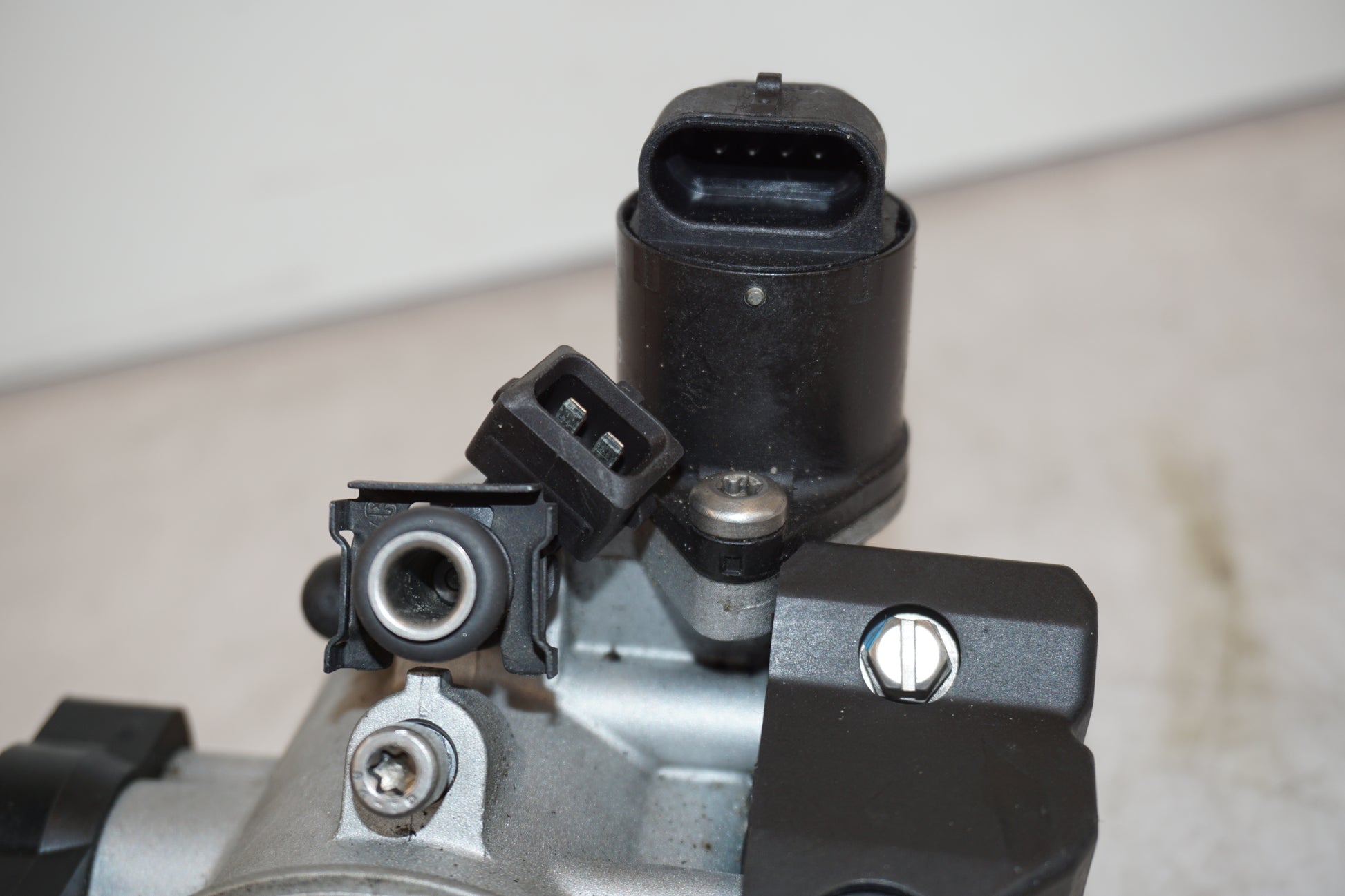 Extrabild2 på Spjällhus från en BMW R 1200 R -2007 motorcykel.