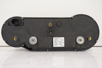 Snett nerifrån på Instrumentpanel från en BMW K 1600 -2018 motorcykel.