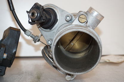 Höger sida på Spjällhus från en BMW R 1100 R -1995 motorcykel.