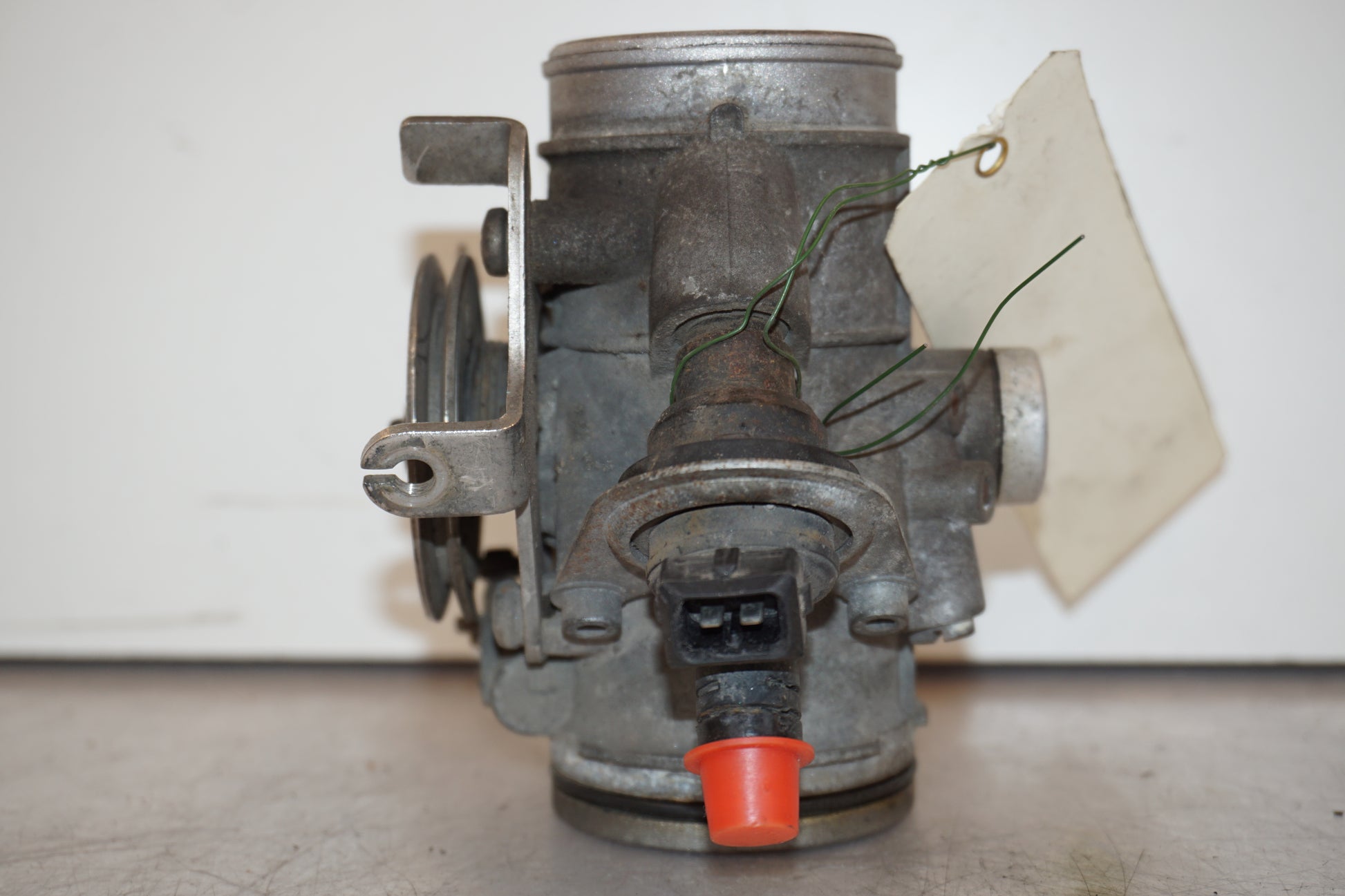 Vänster sida på Spjällhus från en BMW R 1100 RS -1997 motorcykel.