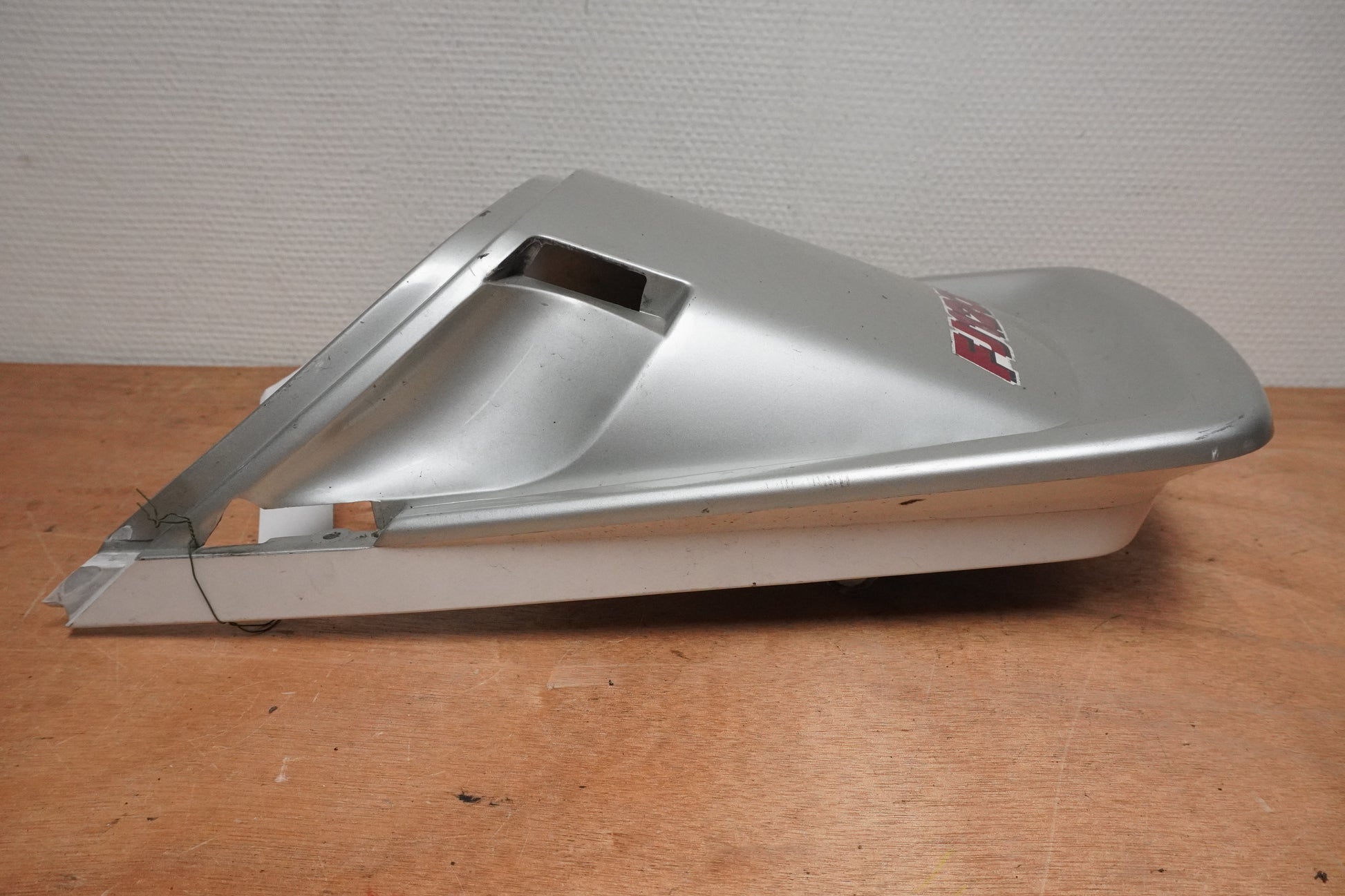 Baksidan på Bakvinge från en Yamaha FJ 1200 -1989 motorcykel.