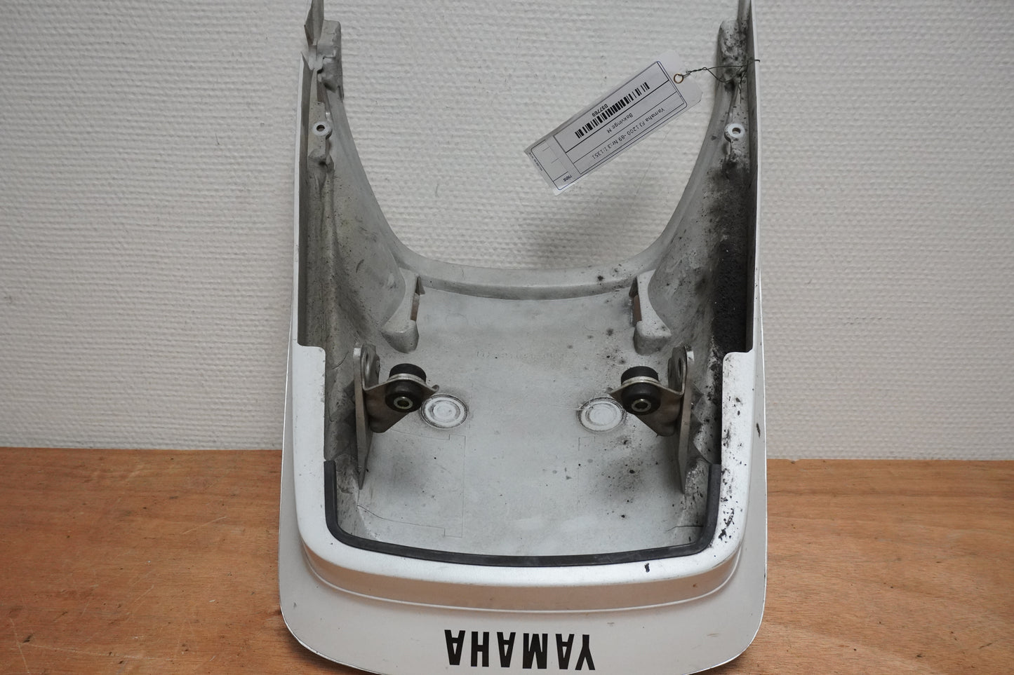 Vänster sida på Bakvinge från en Yamaha FJ 1200 -1989 motorcykel.