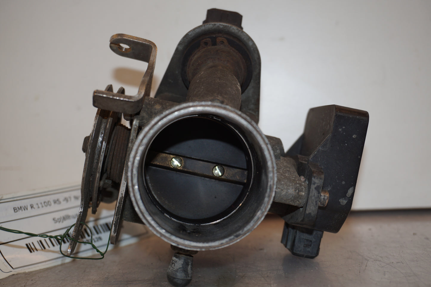 Snett uppifrån på Spjällhus från en BMW R 1100 RS -1997 motorcykel.