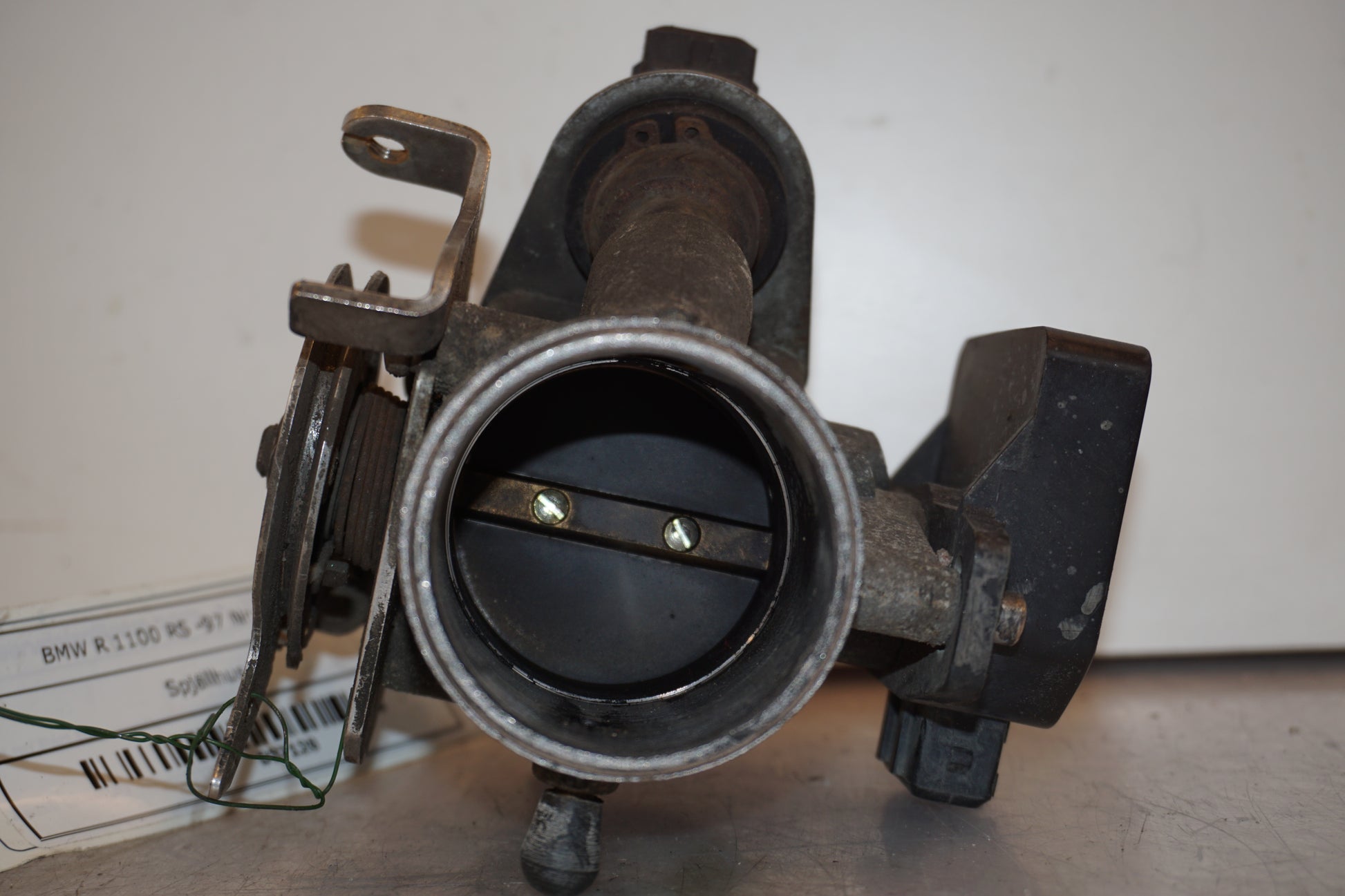 Snett uppifrån på Spjällhus från en BMW R 1100 RS -1997 motorcykel.