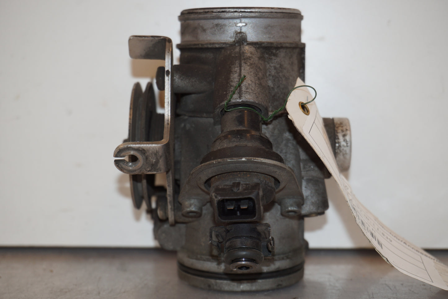 Framsidan på Spjällhus från en BMW R 1100 RT -1997 motorcykel.