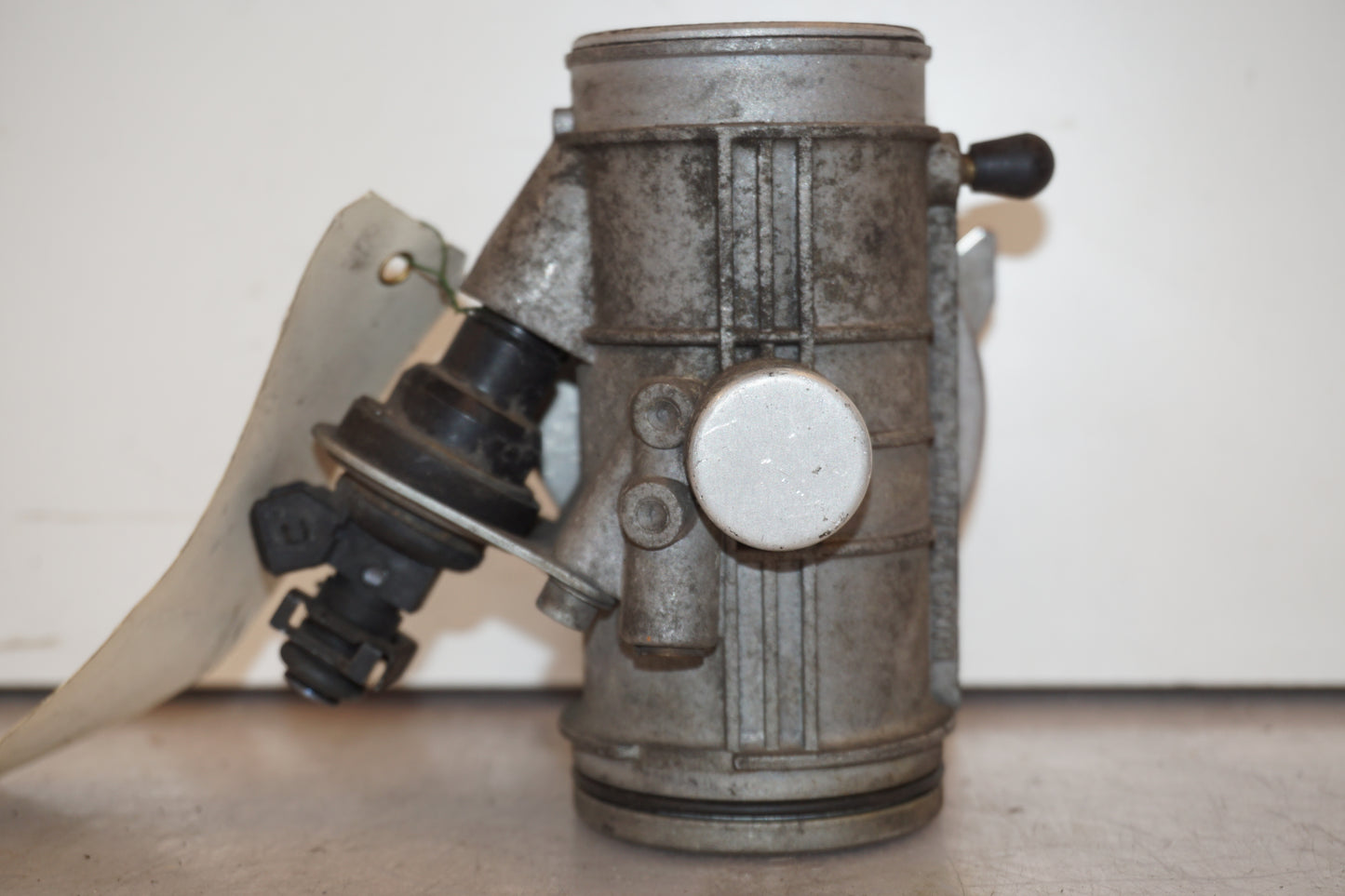 Vänster sida på Spjällhus från en BMW R 1100 RT -1997 motorcykel.