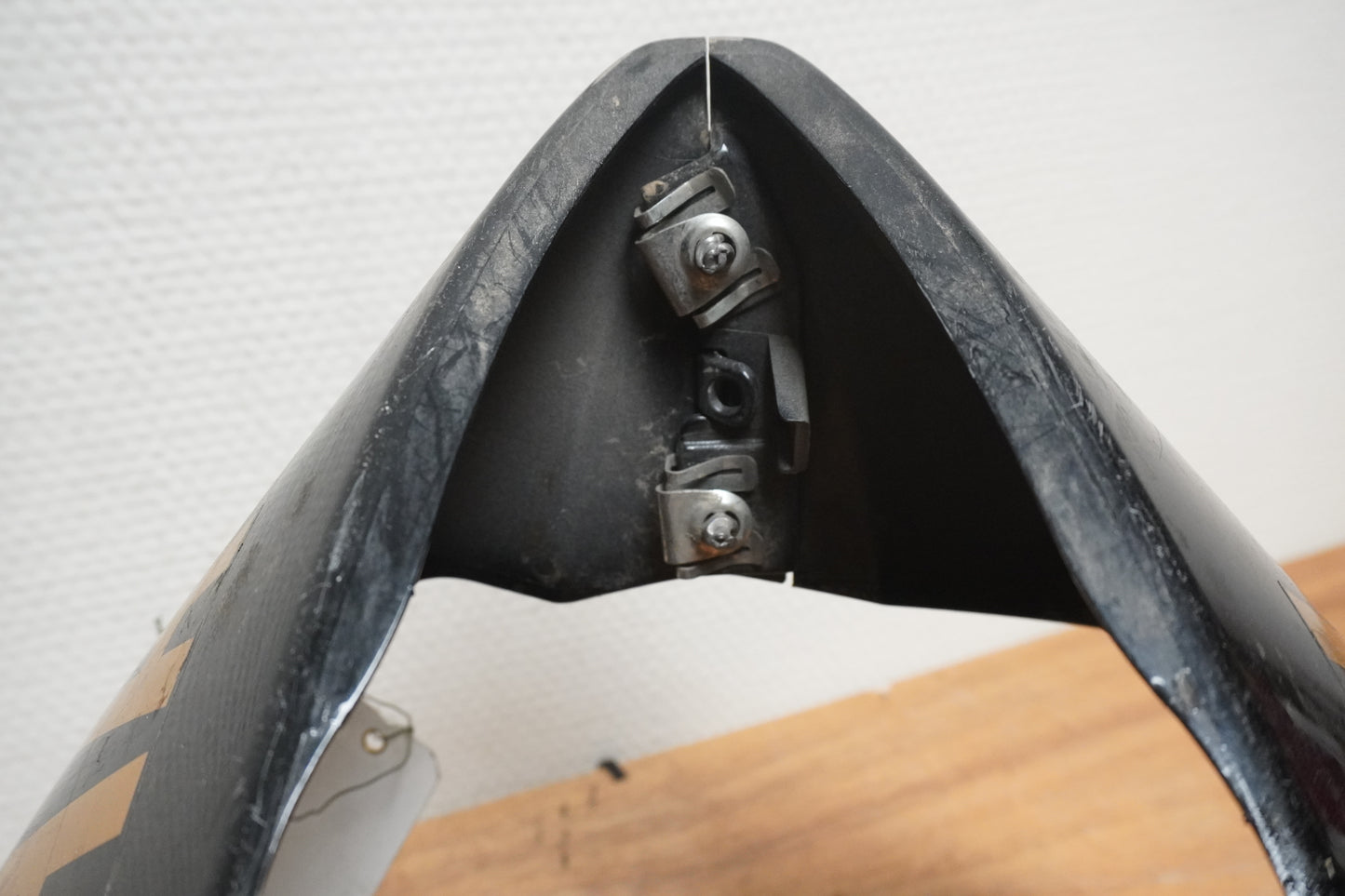 Vänster sida på Magkåpa från en Yamaha YZF 1000 R1 -2009 motorcykel.