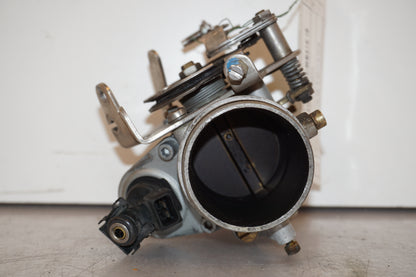 Snett uppifrån på Spjällhus från en BMW R 1100 R -1995 motorcykel.