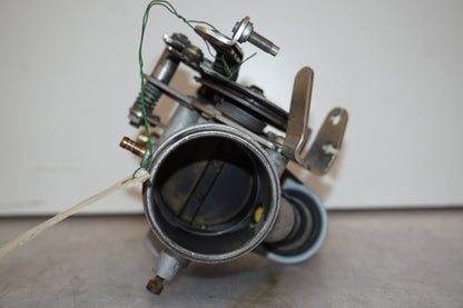 Snett nerifrån på Spjällhus från en BMW R 1100 R -1995 motorcykel.