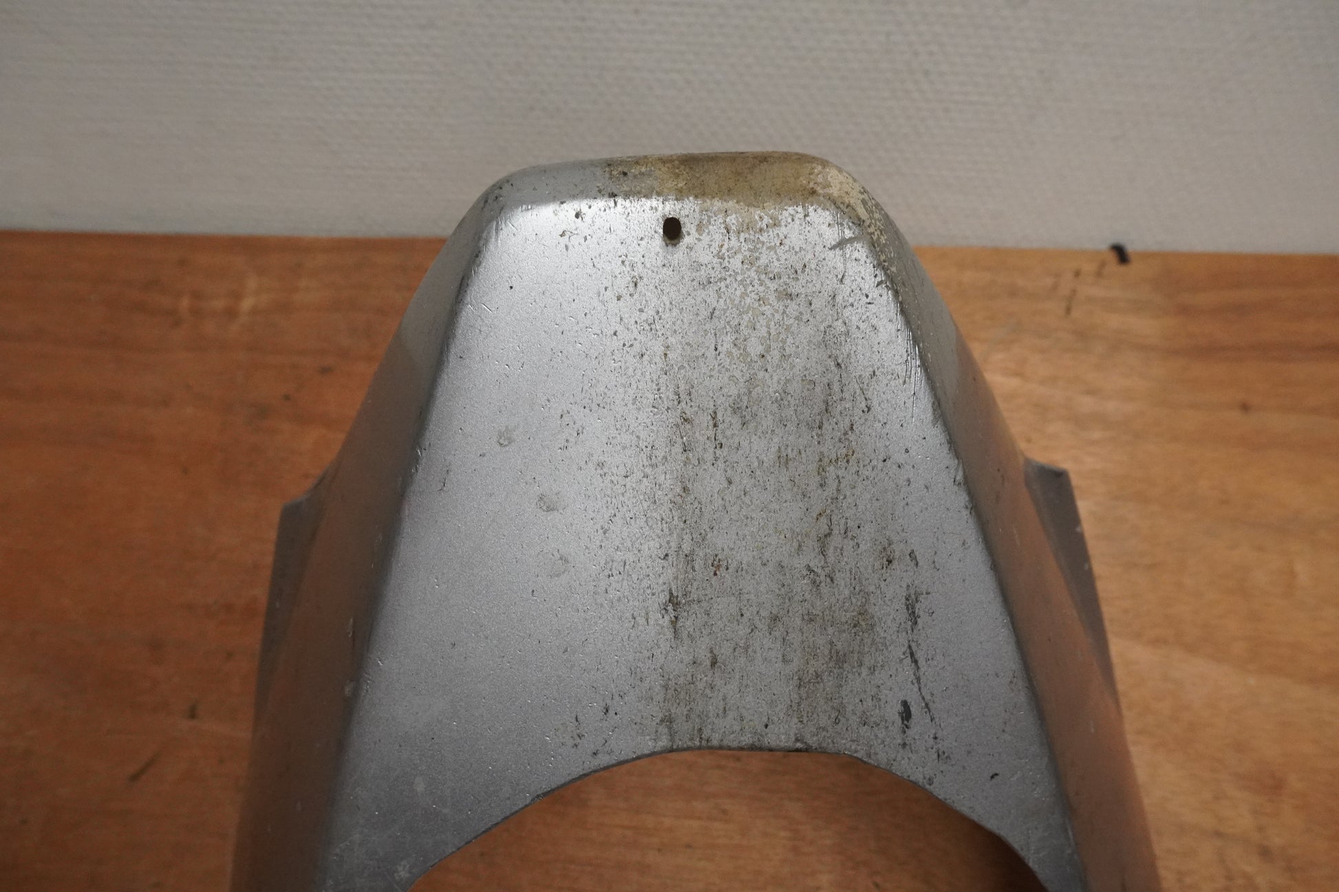 Snett uppifrån på Magkåpa från en Yamaha TDM 850 -1996 motorcykel.