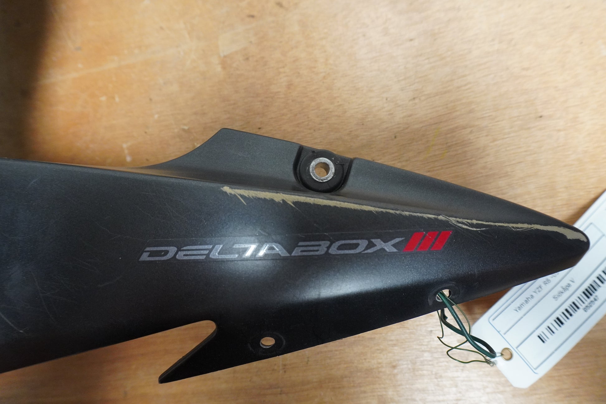 Höger sida på Sidkåpa från en Yamaha YZF R6 -2003 motorcykel.