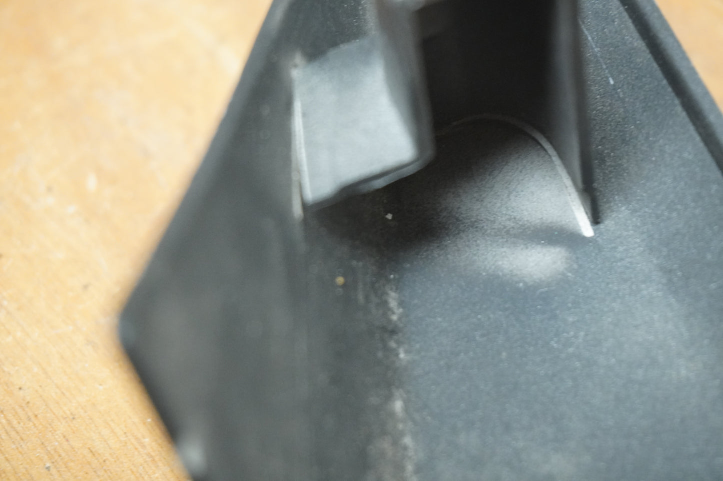 Snett nerifrån på Sidkåpa från en Yamaha YZF R6 -2003 motorcykel.