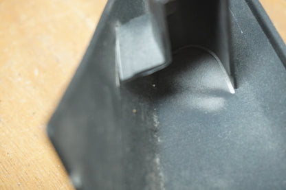 Snett nerifrån på Sidkåpa från en Yamaha YZF R6 -2003 motorcykel.