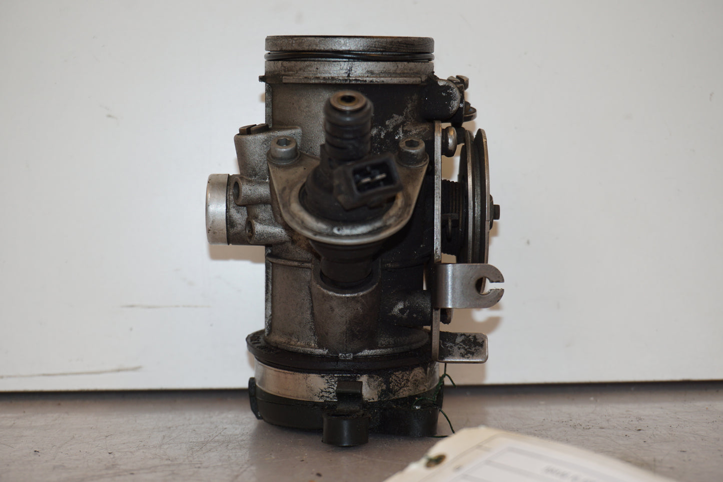 Framsidan på Spjällhus från en BMW R 850 R -1995 motorcykel.