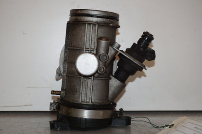 Baksidan på Spjällhus från en BMW R 850 R -1995 motorcykel.