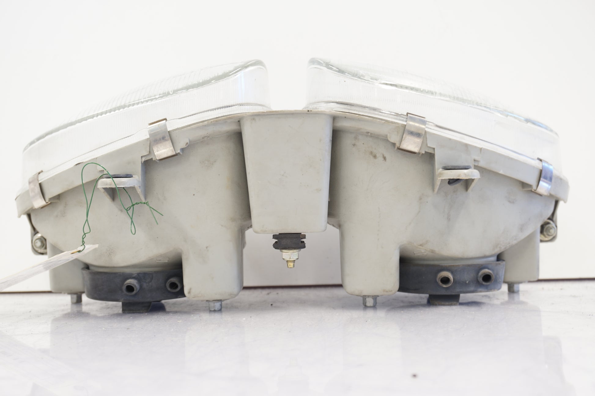 Vänster sida på Strålkastare från en Triumph Daytona T 595 -1998 motorcykel.