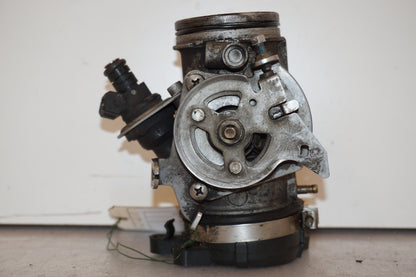 Vänster sida på Spjällhus från en BMW R 850 R -1995 motorcykel.