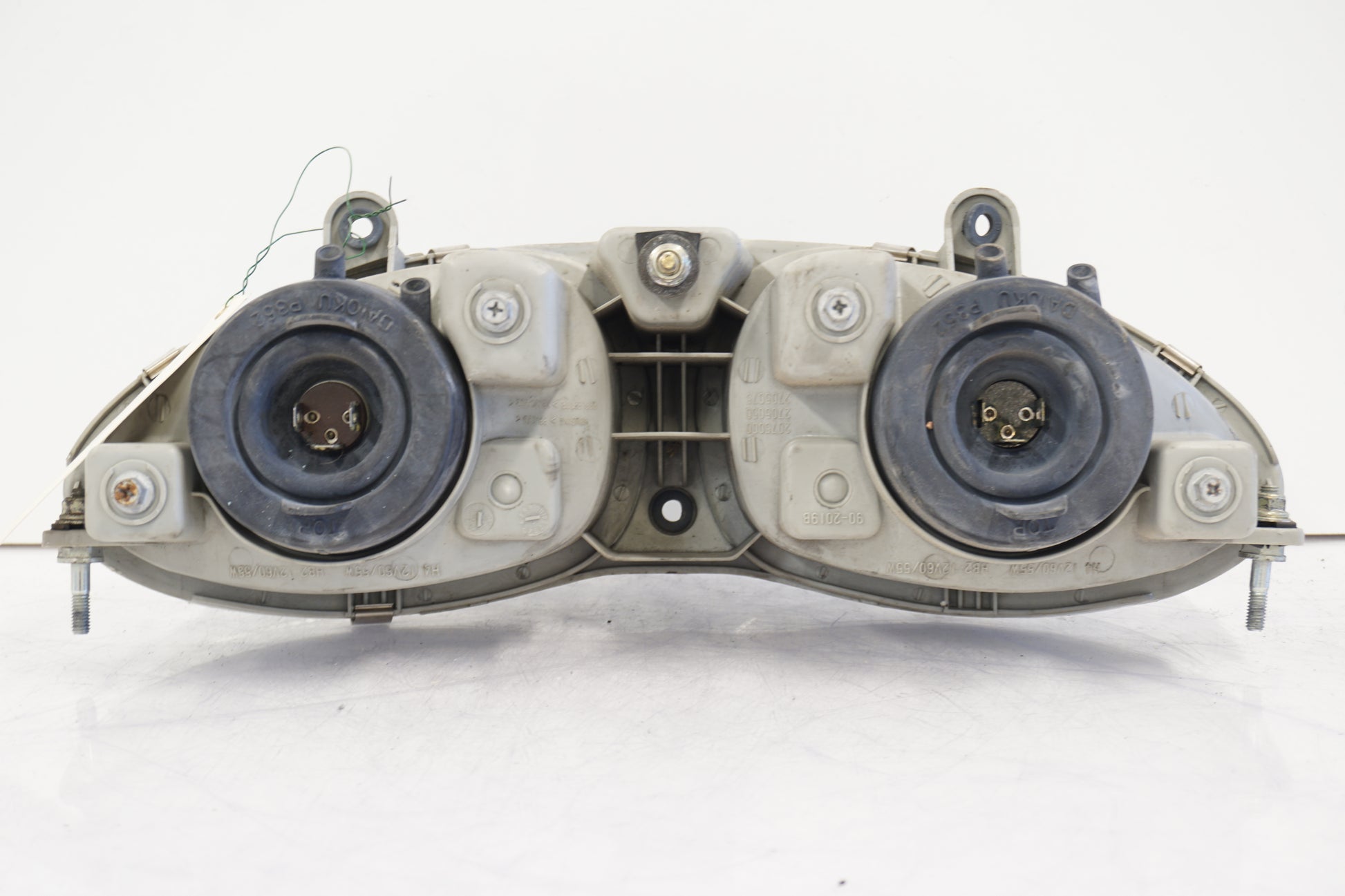 Snett nerifrån på Strålkastare från en Triumph Daytona T 595 -1998 motorcykel.