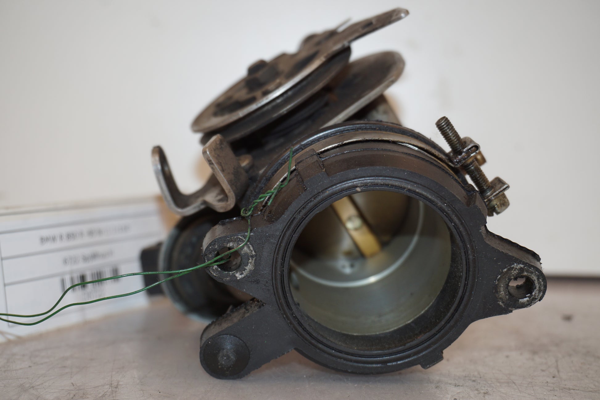 Snett uppifrån på Spjällhus från en BMW R 850 R -1995 motorcykel.