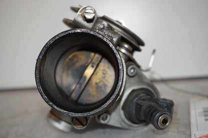 Snett nerifrån på Spjällhus från en BMW R 850 R -1995 motorcykel.