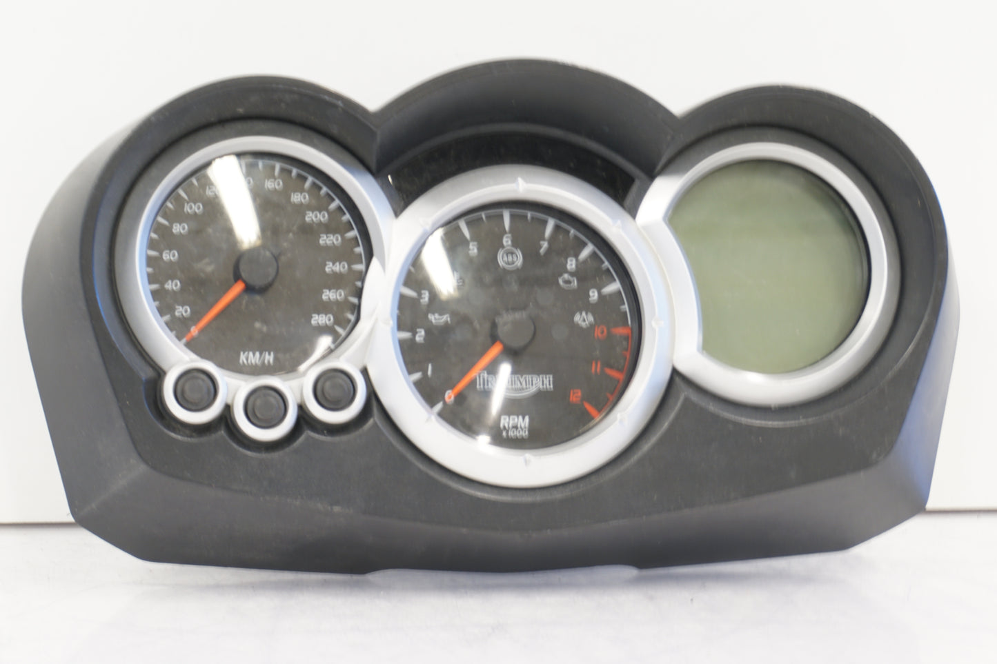 Framsidan på Instrumentpanel från en Triumph Sprint ST -2007 motorcykel.