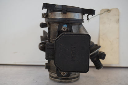 Baksidan på Spjällhus från en BMW R 850 R -1995 motorcykel.