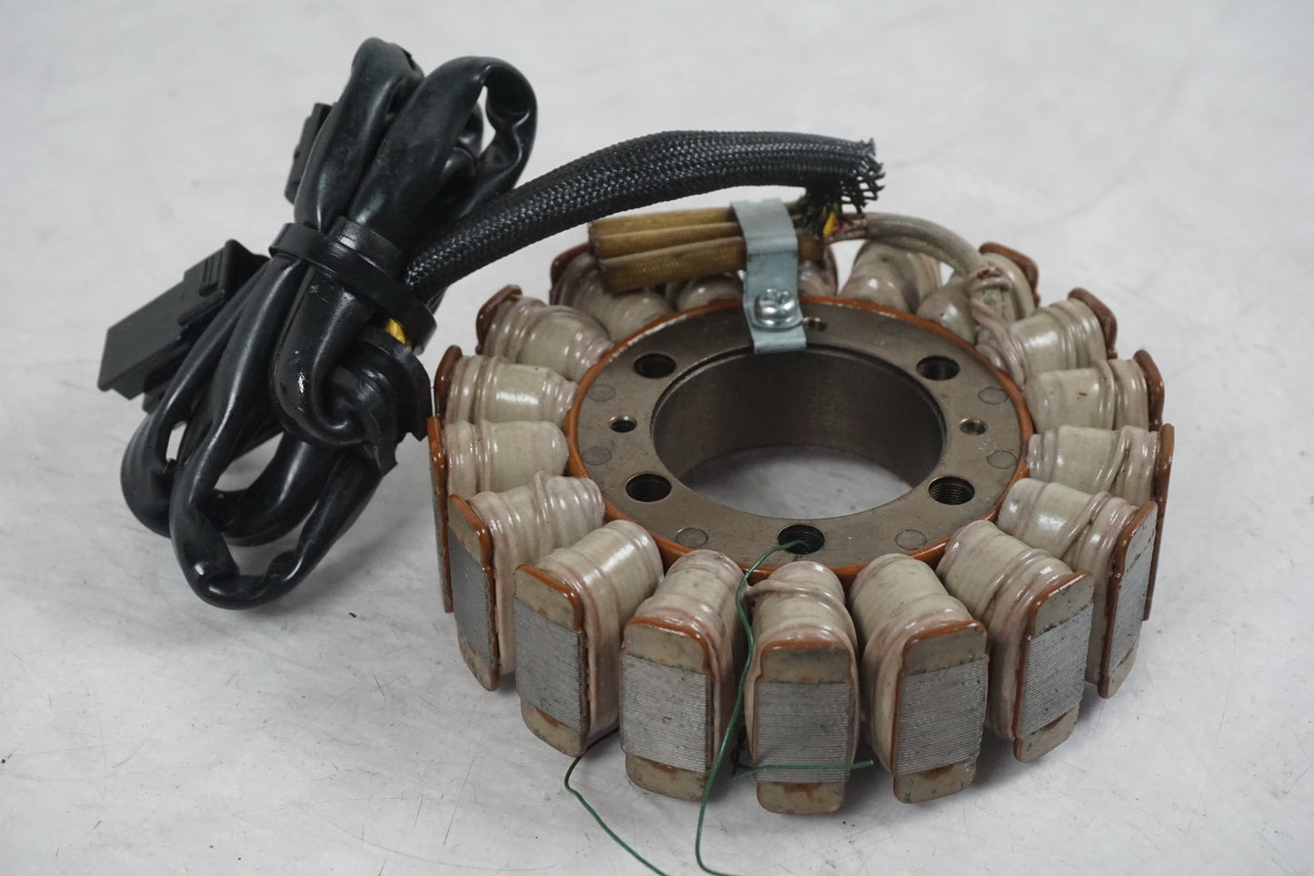 Framsidan på Generator från en Honda CB 600 Hornet -2007 motorcykel.