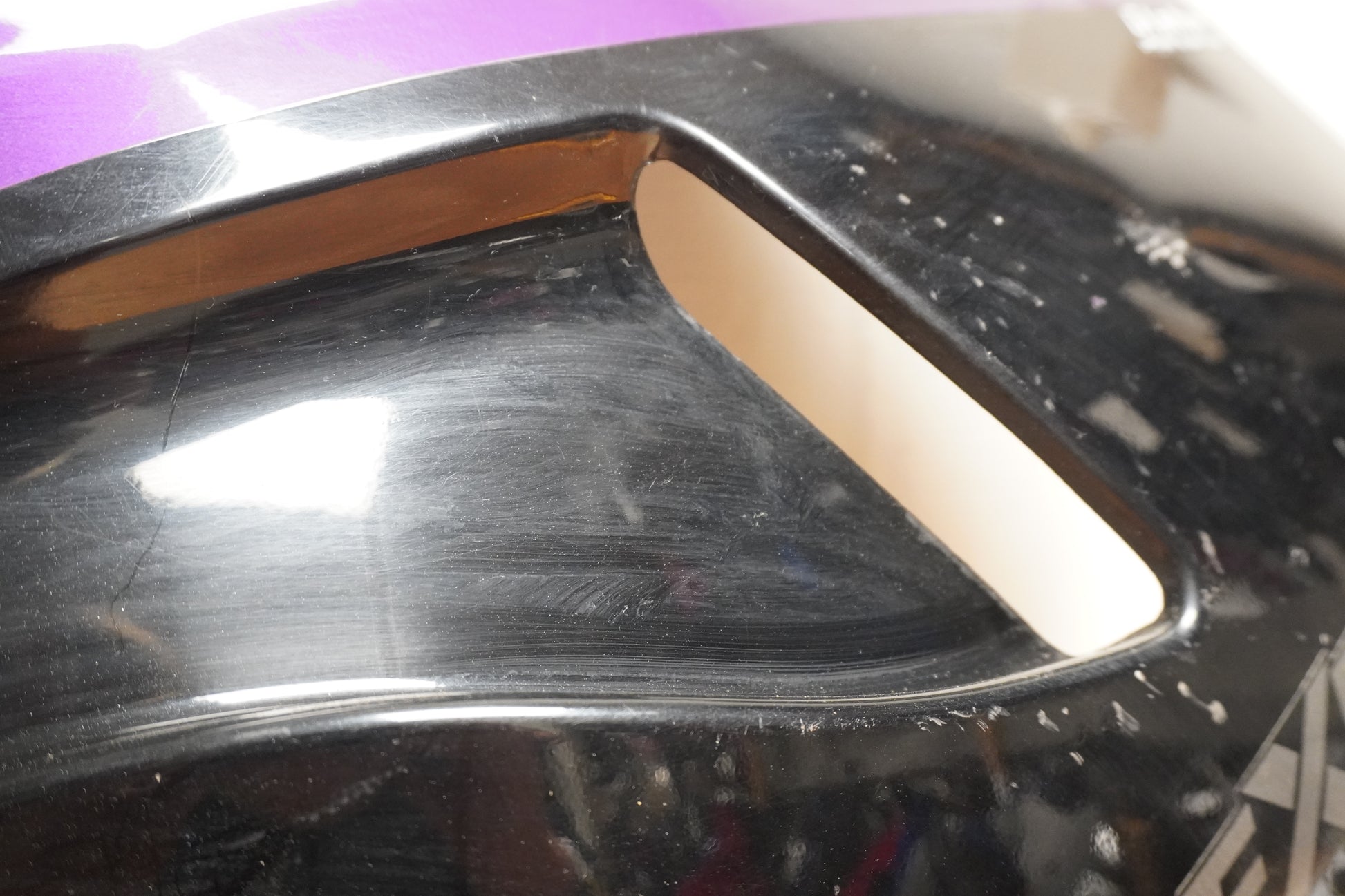 Snett uppifrån på Sidkåpa från en Yamaha FZR 1000 -1993 motorcykel.