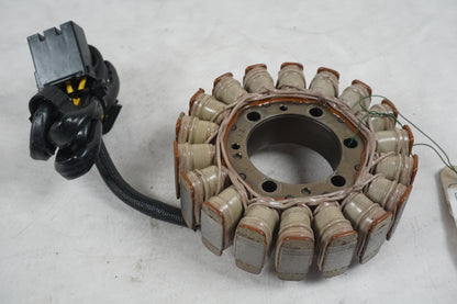 Höger sida på Generator från en Honda CB 600 Hornet -2007 motorcykel.