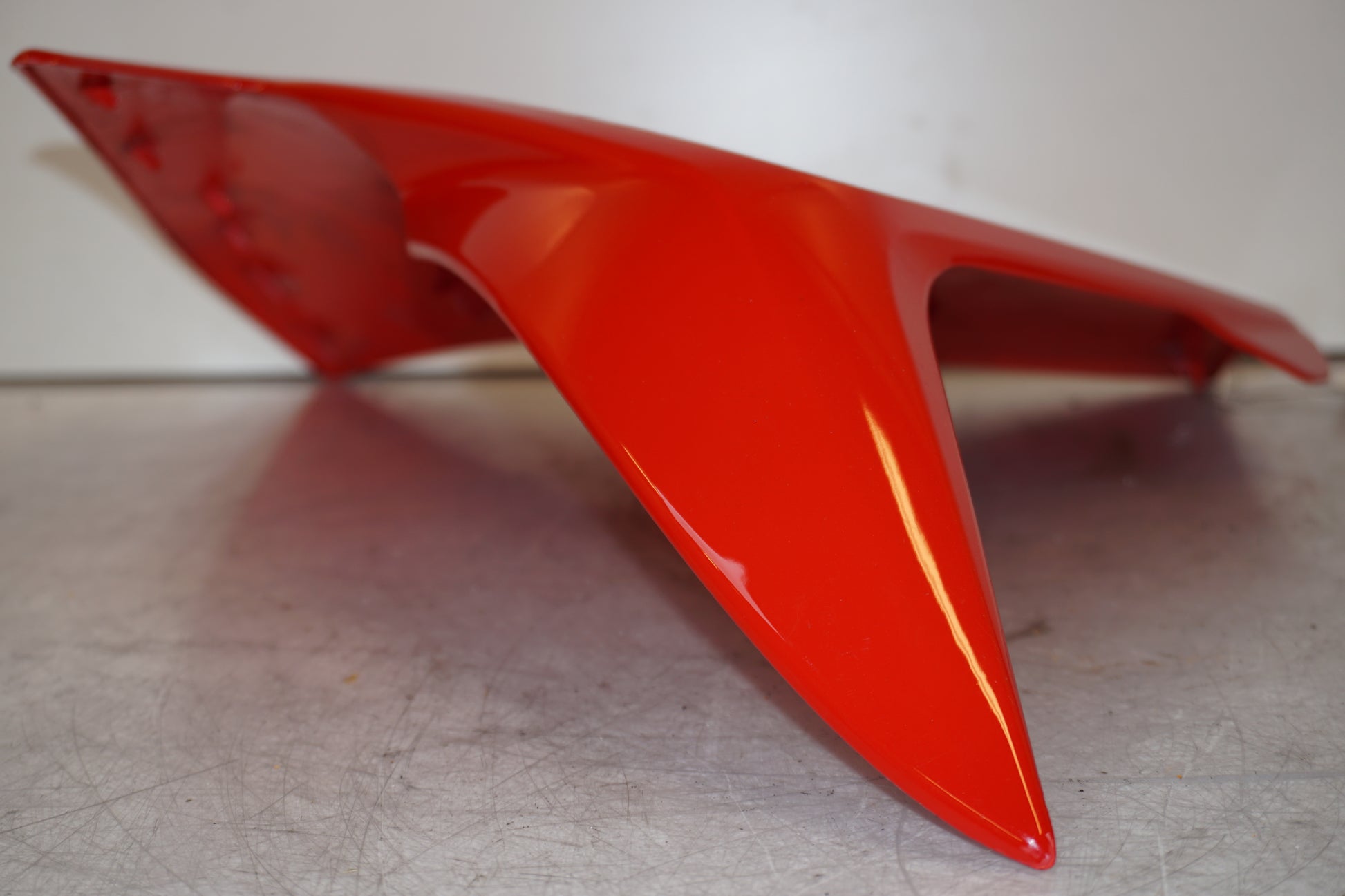 Höger sida på Sidopanel från en Ducati Multistrada 1260 -2019 motorcykel.