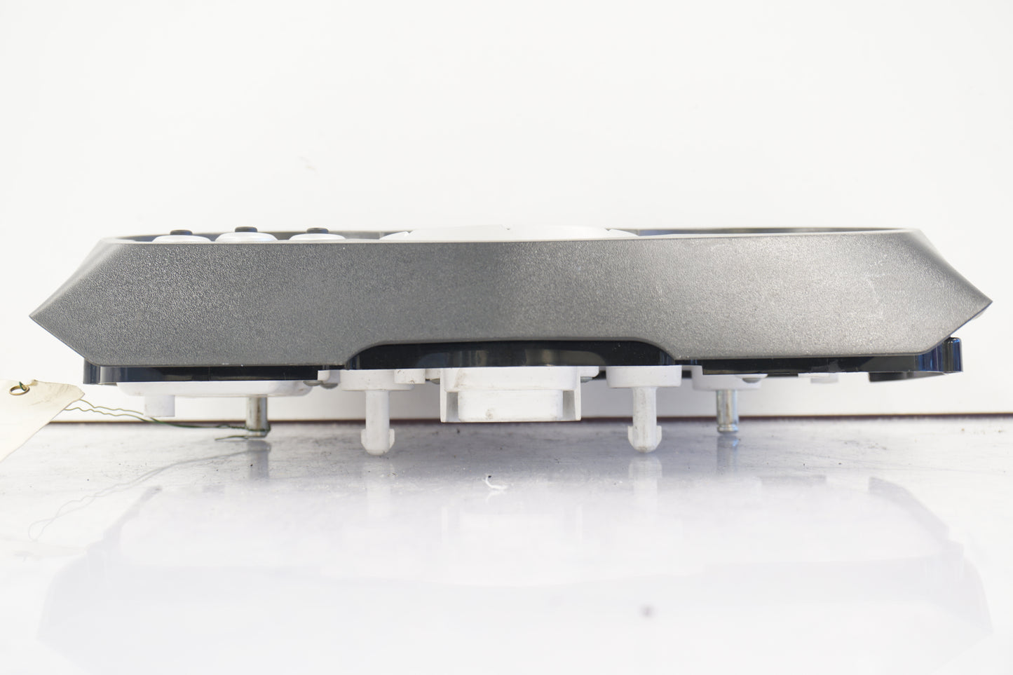 Baksidan på Instrumentpanel från en Triumph Sprint ST -2007 motorcykel.