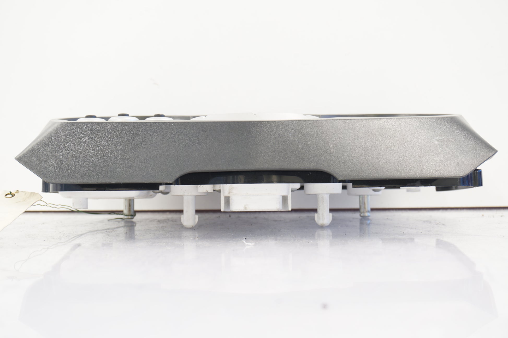 Baksidan på Instrumentpanel från en Triumph Sprint ST -2007 motorcykel.