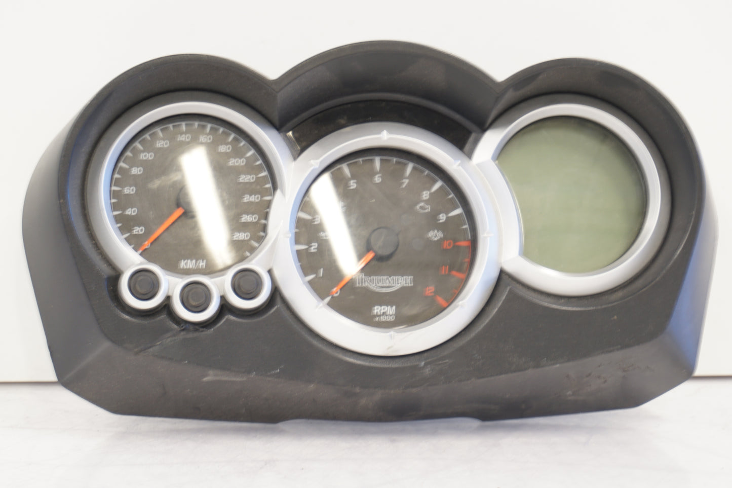 Framsidan på Instrumentpanel från en Triumph Sprint ST -2005 motorcykel.