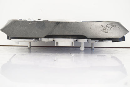 Baksidan på Instrumentpanel från en Triumph Sprint ST -2005 motorcykel.