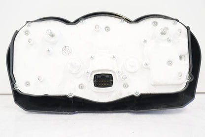 Snett nerifrån på Instrumentpanel från en Triumph Sprint ST -2005 motorcykel.