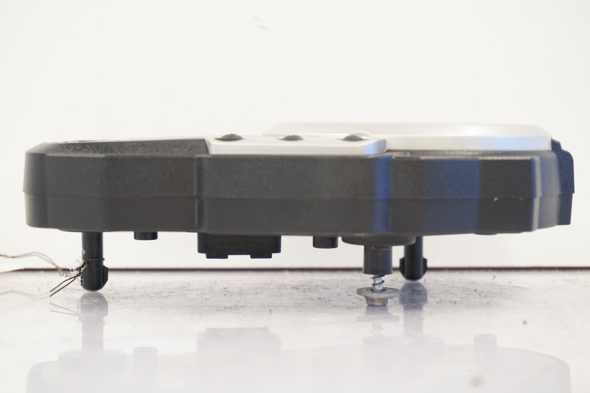 Baksidan på Instrumentpanel från en Triumph Street Triple R -2009 motorcykel.