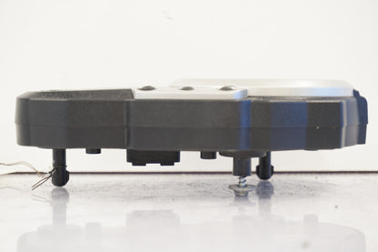 Baksidan på Instrumentpanel från en Triumph Street Triple R -2009 motorcykel.