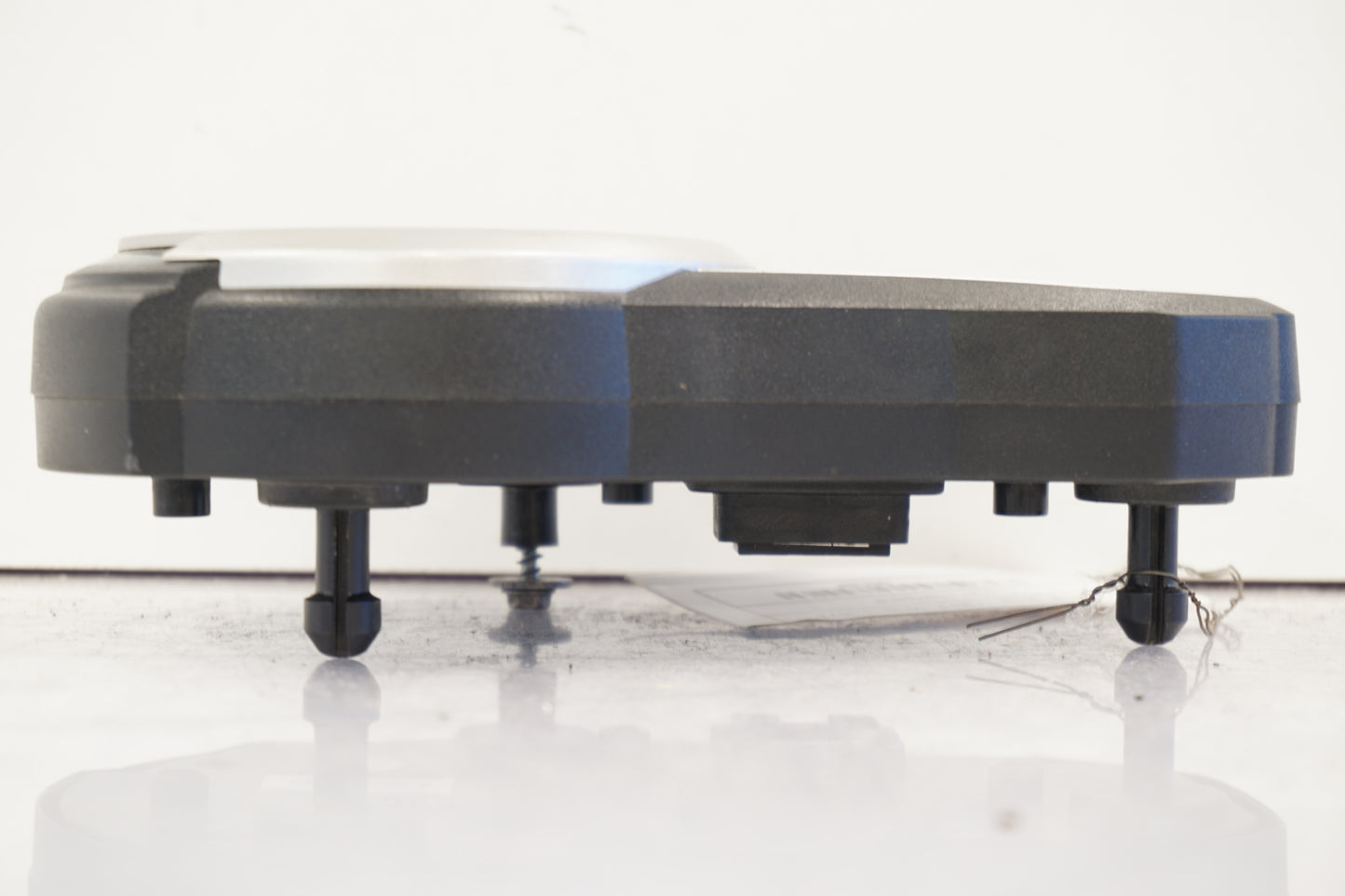 Vänster sida på Instrumentpanel från en Triumph Street Triple R -2009 motorcykel.