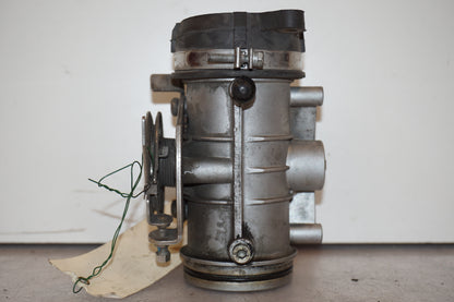 Höger sida på Spjällhus från en BMW R 1150 RS -2002 motorcykel.