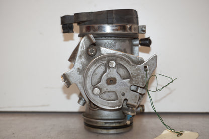 Vänster sida på Spjällhus från en BMW R 1150 RS -2002 motorcykel.