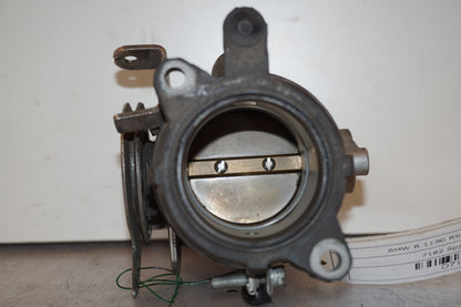 Snett nerifrån på Spjällhus från en BMW R 1150 RS -2002 motorcykel.