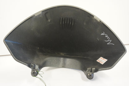 Höger sida på <p>Instrumentkåpa från Kawasaki ER-6N ABS 2011.</p>

<p>kåpan på instrumentpanelen, lättare skav märken finns.</p> motorcykel.